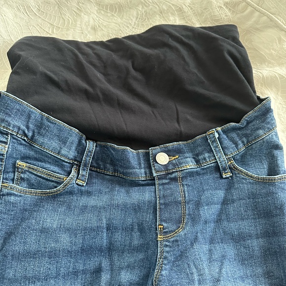 💕HOST PICK💕 Gap Over the Bump Maternity Jeans - size 27 (short) - Picture 7 of 11